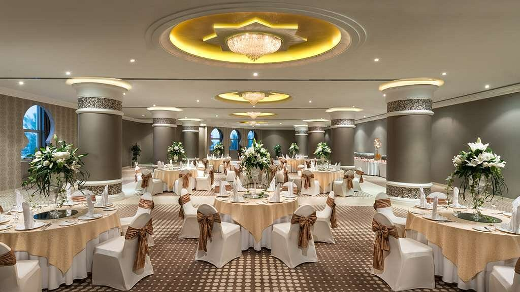 art_gallery_banquet_setup